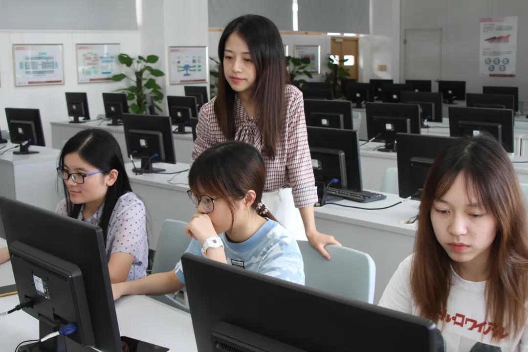 校长教学奖 | 丁婉玲：一支粉笔换“满园桃香”